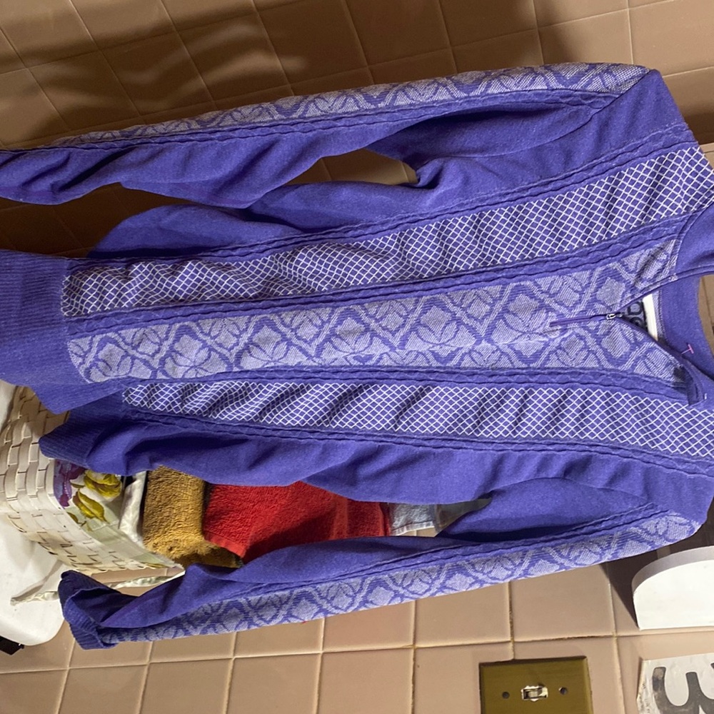 Purple athletic zipper crew neck with patterns